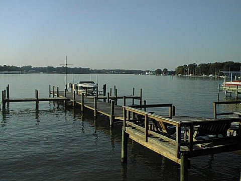 Another Cove at Colonial Beach.jpg (35394 bytes)
