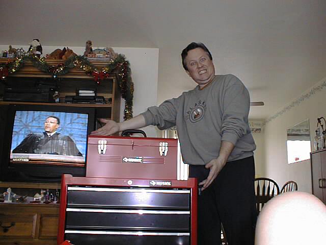 Scott Showing Big Toolbox.jpg (38275 bytes)