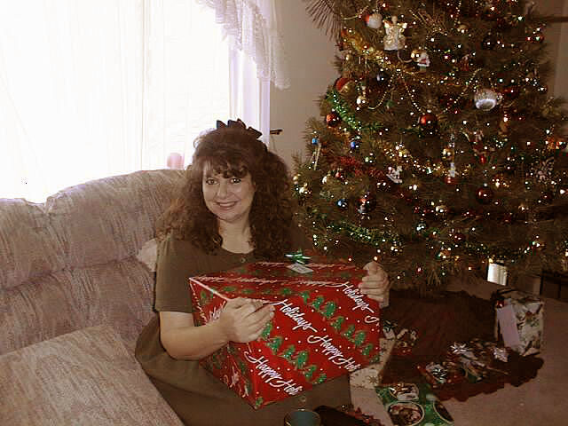 Susie with big package.jpg (113363 bytes)