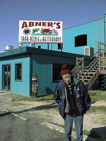 Dad Outside Abner's 1.jpg (49792 bytes)